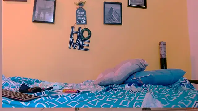 skinnyyuliana18 online show from December 2025 07:19:02 PM