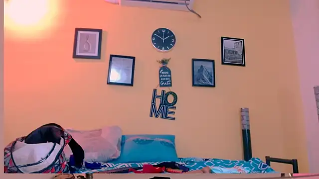 skinnyyuliana18 online show from December 2025 06:50:01 PM