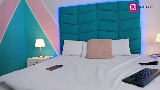  mia foxx online show from September 2025 08:20:02 PM