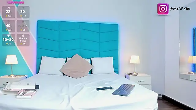  mia foxx online show from September 2025 07:58:01 PM