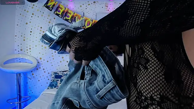 Emily Vaughan online show from October 2025 03:29:01 AM