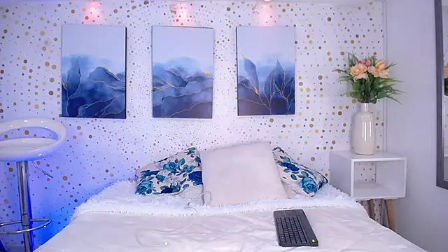 Emily Vaughan online show from November 2025 03:29:02 AM