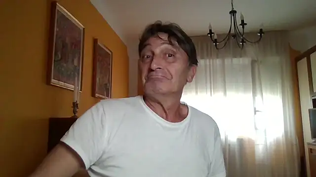 Snapshot of lattediyak chatting on September 2025 01:25:02 PM lattediyak online show from September 2025 01:25:02 PM