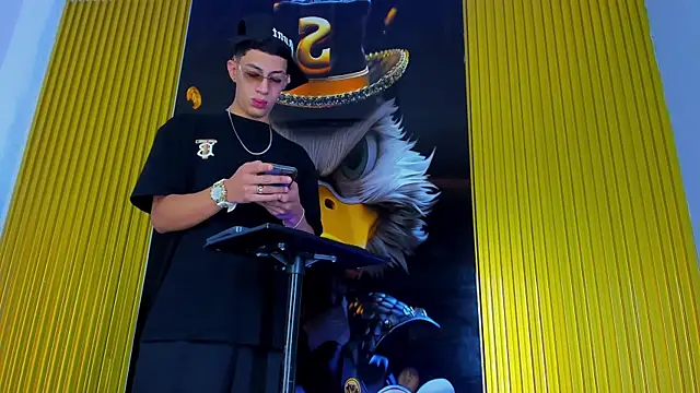 Dante Brown1  online show from November 2025 09:03:02 PM