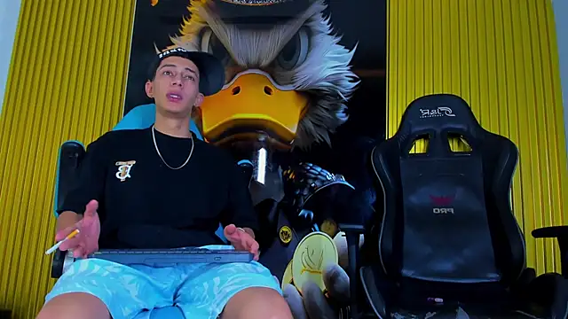 Dante Brown1  online show from November 2025 09:13:02 PM