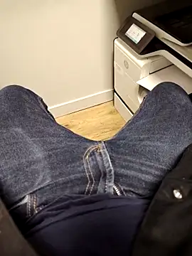 Snapshot of Alberto2840 chatting on October 2025 03:13:02 PM Alberto2840 online show from October 2025 03:13:02 PM