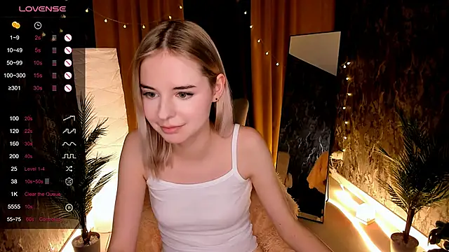 LillianShine online show from November 2025 12:17:01 PM