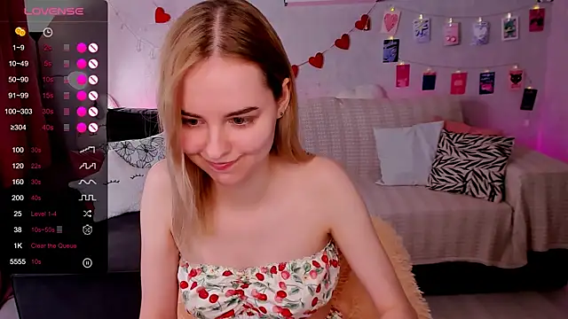 Snapshot of LillianShine chatting on June 2026 09:14:01 AM LillianShine online show from June 2026 09:14:01 AM