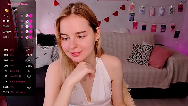 Snapshot of LillianShine chatting on July 2026 04:19:01 AM LillianShine online show from July 2026 04:19:01 AM