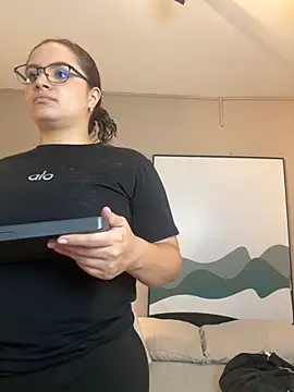 Tayler Kim online show from November 2025 06:55:02 PM