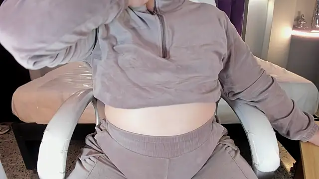 Miss Francheska online show from April 2026 11:57:02 AM