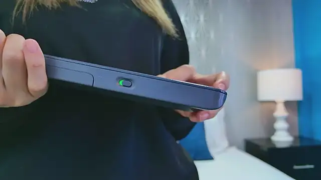 ZoeWilliis online show from April 2026 12:06:02 PM