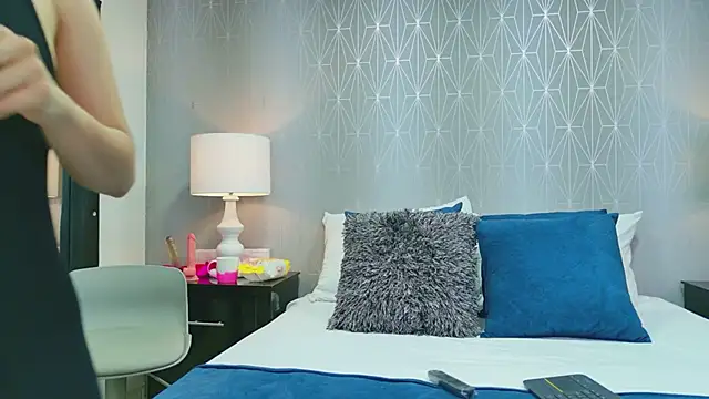 ZoeWilliis online show from April 2026 11:42:01 AM