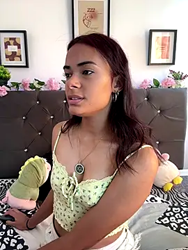 Im Lyan online show from November 2025 07:12:01 PM