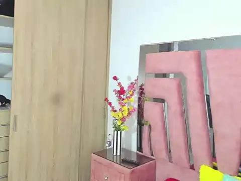 MaraKarly online show from October 2025 07:36:02 PM