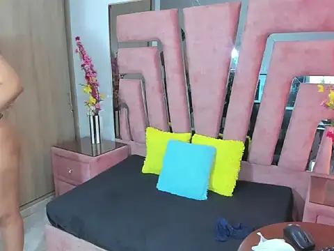 MaraKarly online show from March 2026 06:57:01 PM