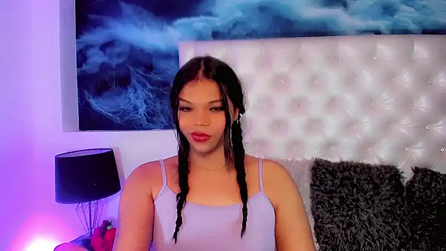 Valeria Swett  online show from March 2026 08:04:01 PM