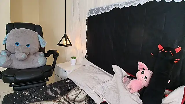 IvyBelle  online show from April 2026 11:27:01 AM