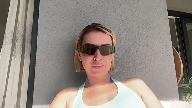 Xalythea online show from November 2025 11:49:02 AM