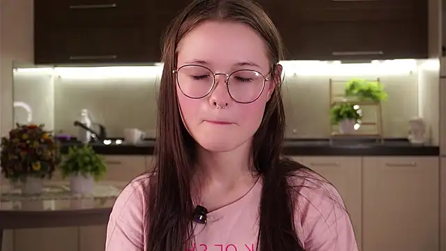 LynHillaire online show from September 2025 11:10:01 AM