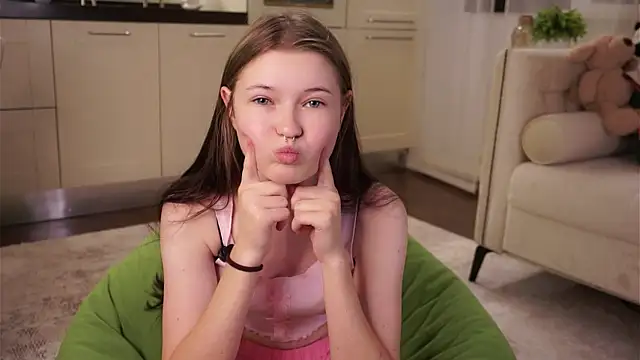 LynHillaire online show from September 2025 11:12:01 AM