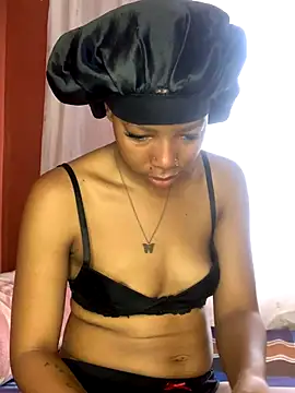 Snapshot of Pretty_Beauty chatting on October 2025 09:41:01 AM Pretty Beauty online show from October 2025 09:41:01 AM