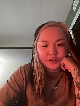Snapshot of violet_lin chatting on April 2026 06:25:02 PM violet lin online show from April 2026 06:25:02 PM