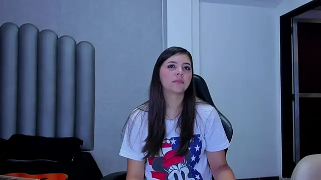 Charlotte-Star online show from November 2025 07:38:01 PM