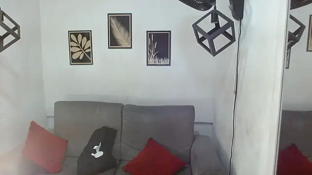 Snapshot of criss_zuri chatting on December 2025 12:23:02 PM criss zuri online show from December 2025 12:23:02 PM