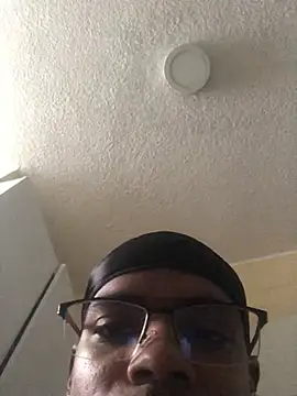 Snapshot of criss_zuri chatting on January 2026 01:06:02 PM criss zuri online show from January 2026 01:06:02 PM