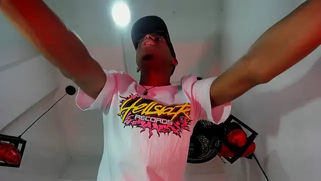 criss zuri online show from April 2026 12:04:01 PM