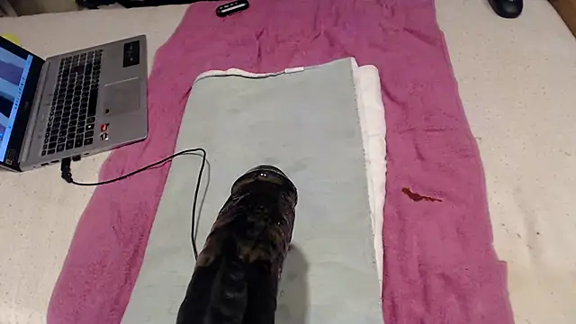 Snapshot of BiglovelyXXL chatting on November 2025 10:10:01 PM BiglovelyXXL online show from November 2025 10:10:01 PM