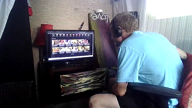 Snapshot of WWGD69 chatting on May 2026 12:43:02 PM WWGD69 online show from May 2026 12:43:02 PM