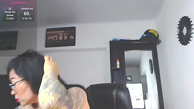 Snapshot of Vicky_hotmilf chatting on March 2026 08:43:02 AM Vicky hotmilf online show from March 2026 08:43:02 AM