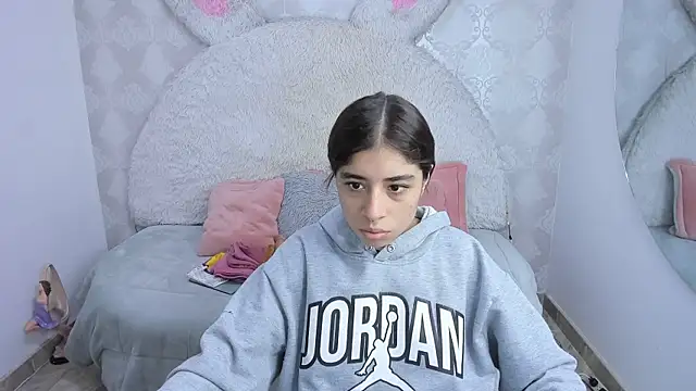 Gaby louse online show from April 2026 07:01:02 PM