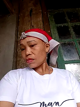 Snapshot of kihi-yo chatting on October 2025 01:44:02 AM kihi-yo online show from October 2025 01:44:02 AM