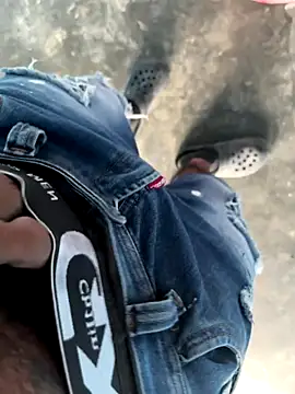 Snapshot of FromVnz chatting on September 2025 12:27:02 PM FromVnz online show from September 2025 12:27:02 PM