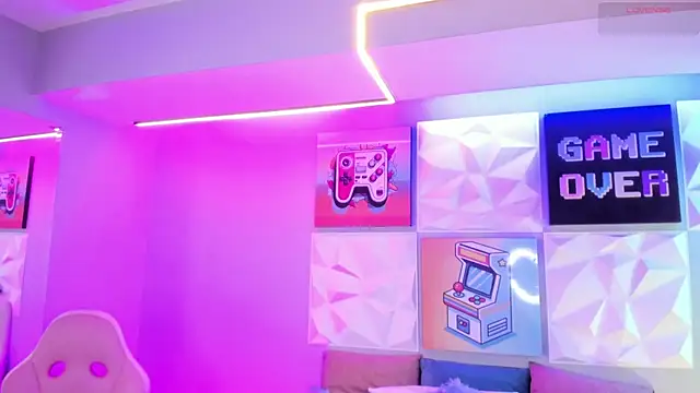 LindaWz  online show from November 2025 04:23:02 AM