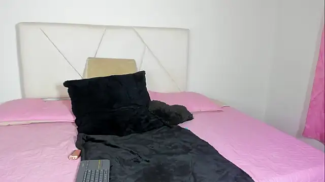 Snapshot of _Wandaa_ chatting on September 2025 04:58:02 AM Wandaa online show from September 2025 04:58:02 AM