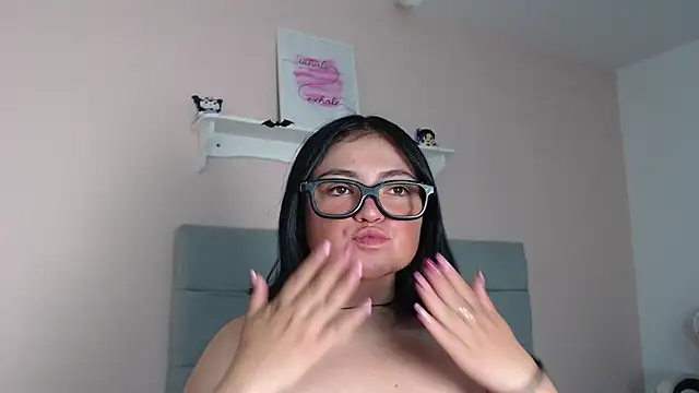 Snapshot of _Wandaa_ chatting on October 2025 02:03:02 AM Wandaa online show from October 2025 02:03:02 AM