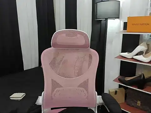 Snapshot of Seductive_Margaux chatting on October 2025 05:53:01 PM Seductive Margaux online show from October 2025 05:53:01 PM