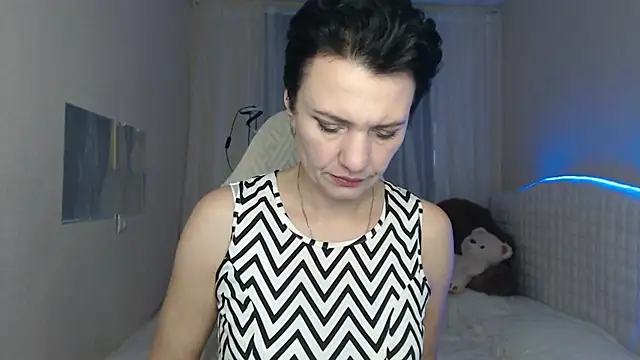 AvaSaturnian online show from November 2025 01:21:02 PM