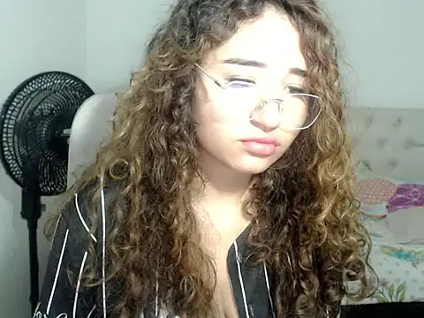 Snapshot of sasha_17_ chatting on October 2025 08:33:02 AM sasha 17 online show from October 2025 08:33:02 AM