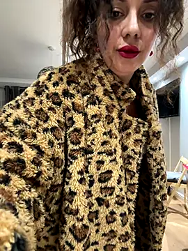 caramelandCurls online show from December 2025 11:54:01 PM