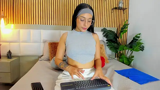 Roseaurora online show from October 2025 12:23:02 PM