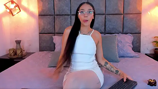 Snapshot of Roseaurora chatting on April 2026 11:25:02 AM Roseaurora online show from April 2026 11:25:02 AM
