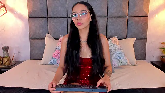 Snapshot of Roseaurora chatting on May 2026 10:32:02 AM Roseaurora online show from May 2026 10:32:02 AM