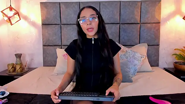 Snapshot of Roseaurora chatting on May 2026 10:35:01 AM Roseaurora online show from May 2026 10:35:01 AM