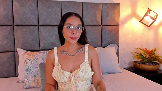 Snapshot of Roseaurora chatting on June 2026 11:18:02 AM Roseaurora online show from June 2026 11:18:02 AM