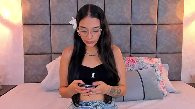 Snapshot of Roseaurora chatting on July 2026 11:18:01 AM Roseaurora online show from July 2026 11:18:01 AM